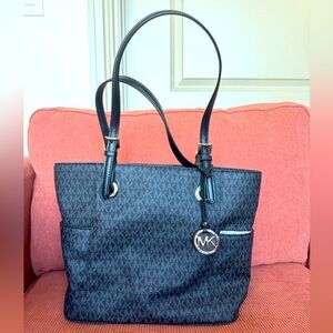 SOLD Michael Kors Jet Set East West Signature Tote in Black/Charcoal (MSRP $198)